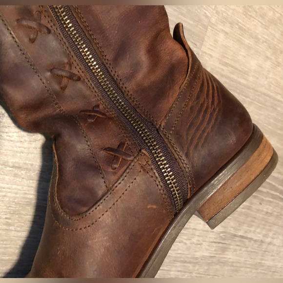 Born Genuine Leather Boots - Picture 5 of 9